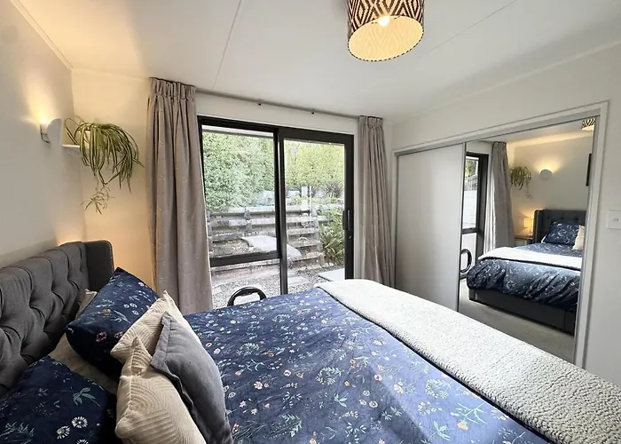 Modern Two-bedroom Unit In The Centre Of *