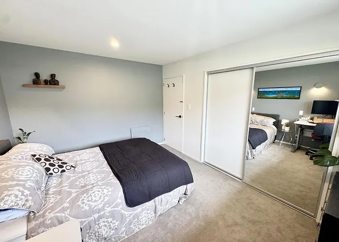 Modern Two-bedroom Unit In The Centre Of