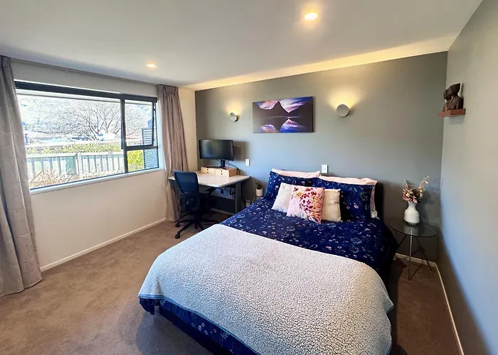 公寓 Modern Two-bedroom Unit In The Centre Of *